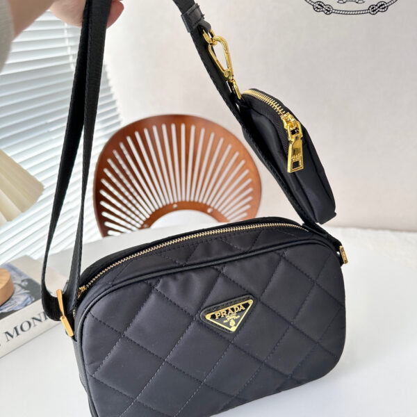 【PRADA 公式旗艦店】 プラダ 斜めがけバッグ当日出荷 好評に付き再入荷24*16CM