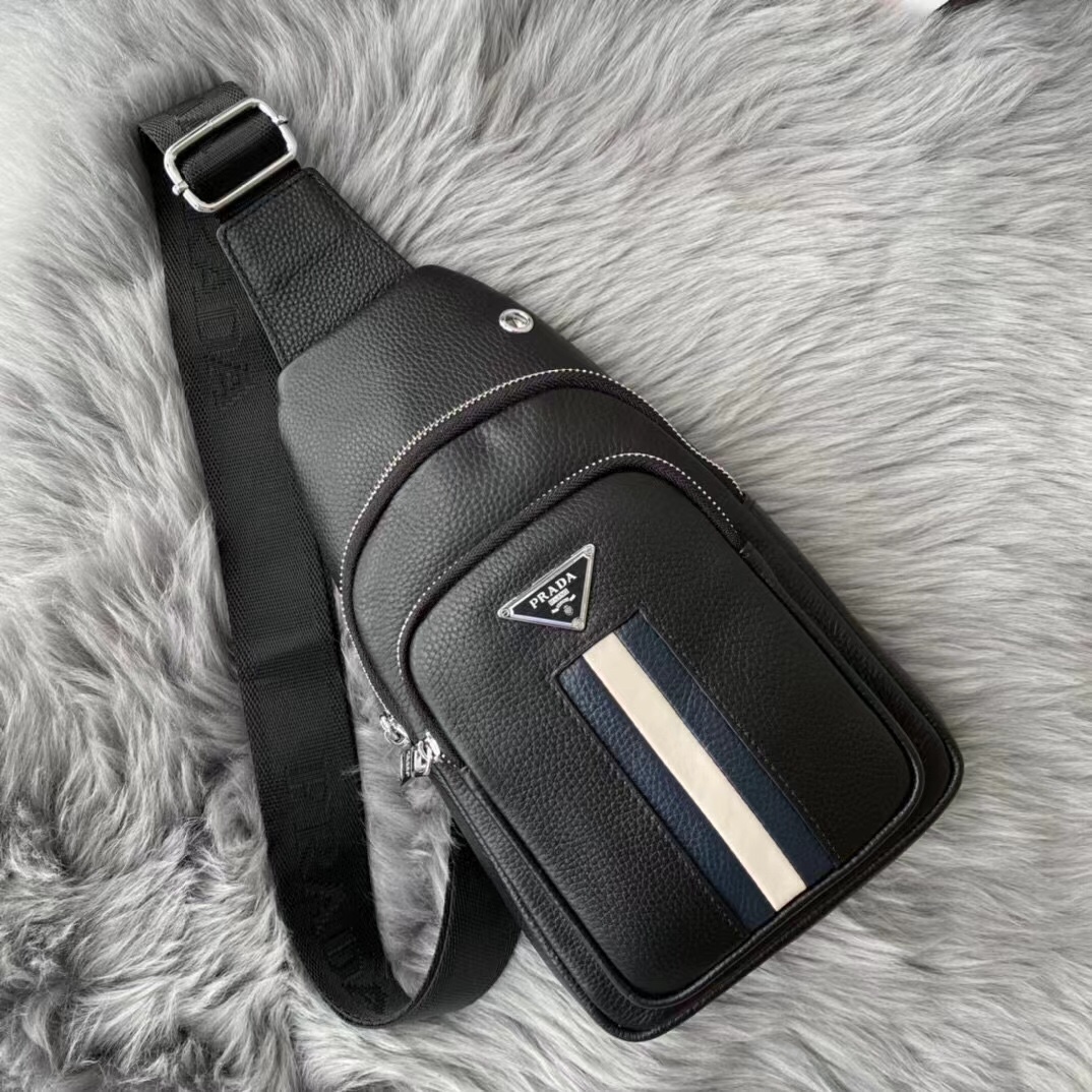 【PRADA 公式 旗艦店】プラダ 胸ポケット当日出荷 好評に付き再入荷!32*18*6CM - 画像 (4)