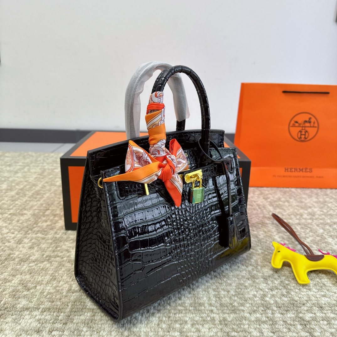 HERMES 高級ワニ革模様 プラチナバッグ - 画像 (8)