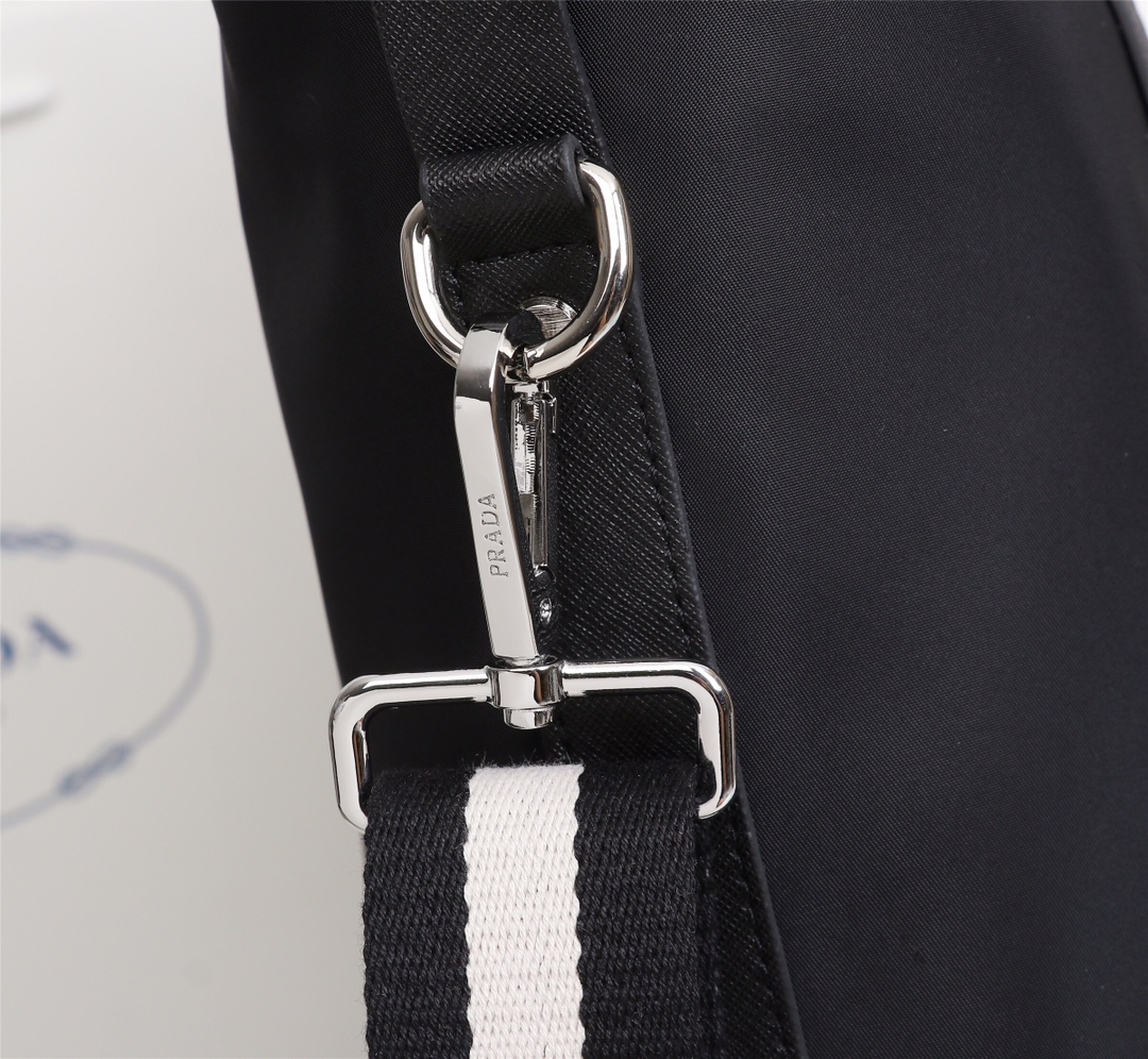 【PRADA 公式旗艦店】プラダ ハンドバッグ 当日出荷 好評に付き再入荷!40*36*13CM - 画像 (6)