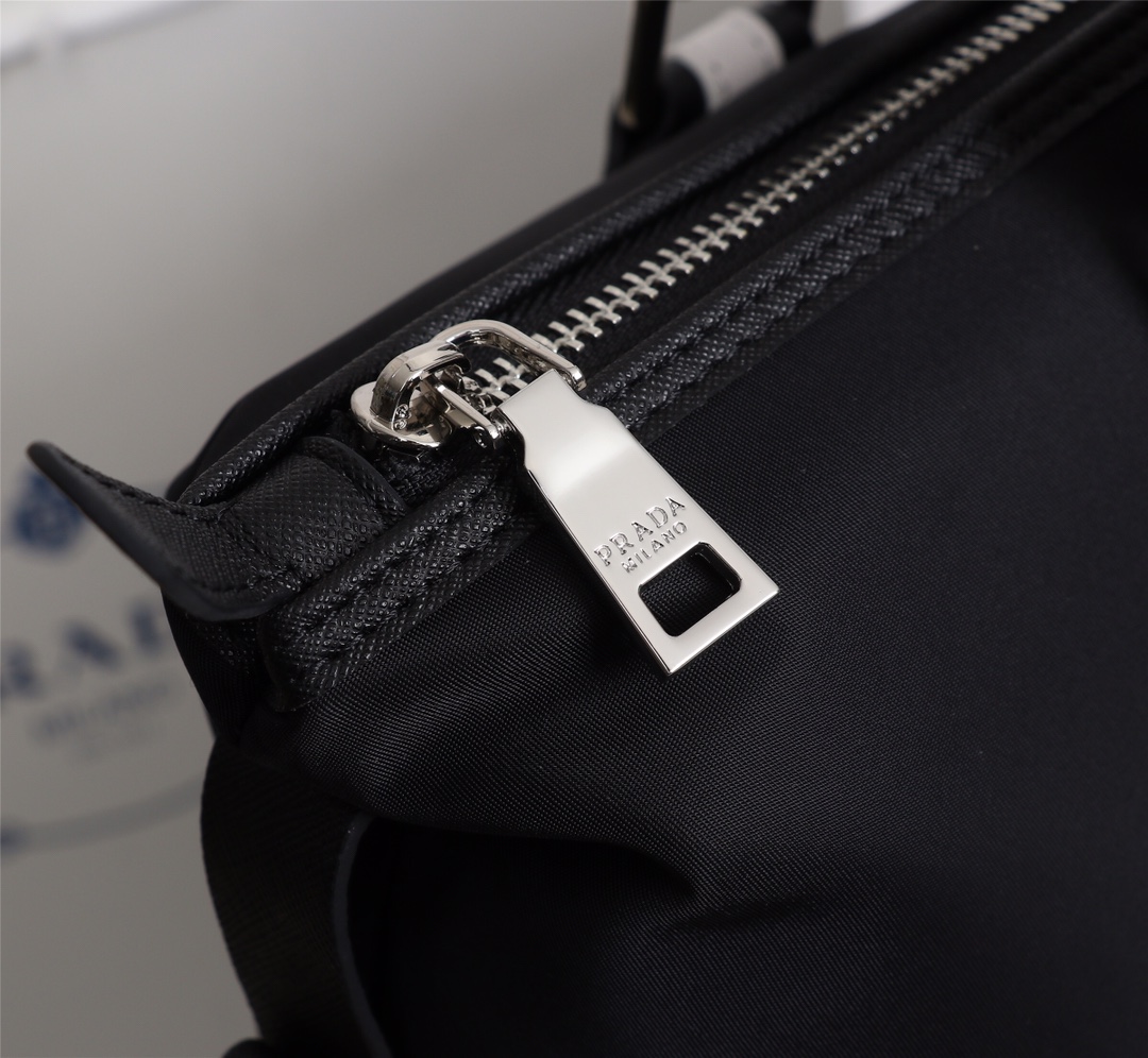 【PRADA 公式旗艦店】プラダ ハンドバッグ 当日出荷 好評に付き再入荷!40*36*13CM - 画像 (4)