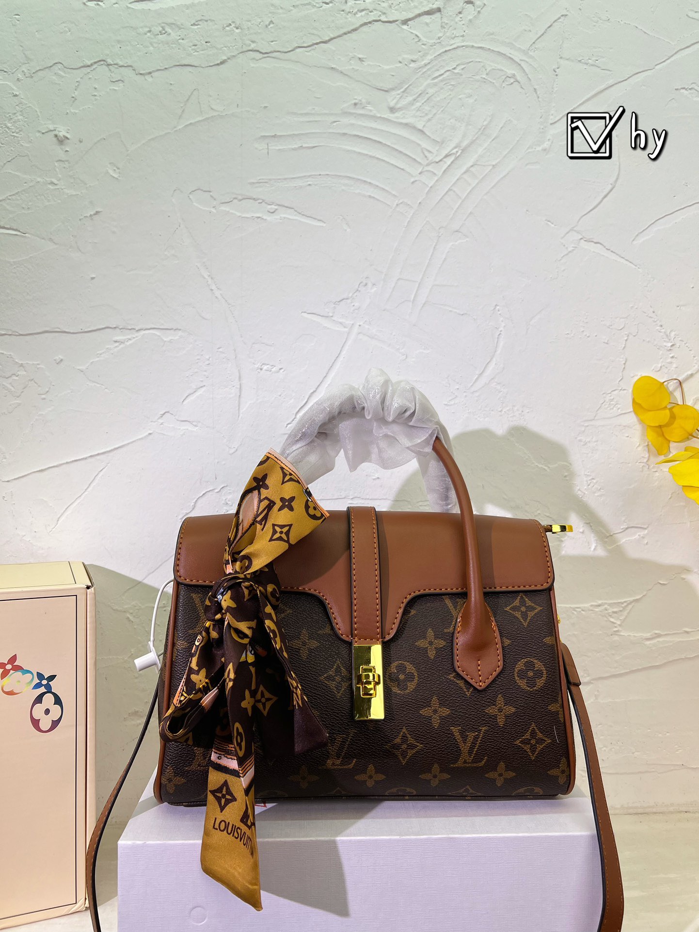 【L&V】クラシッククロスボディトート - 画像 (4)