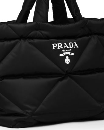 VERY雑誌掲載 PRADA 新作 パデッドRe Nylon トートバッグ-BUYMA - 画像 (8)