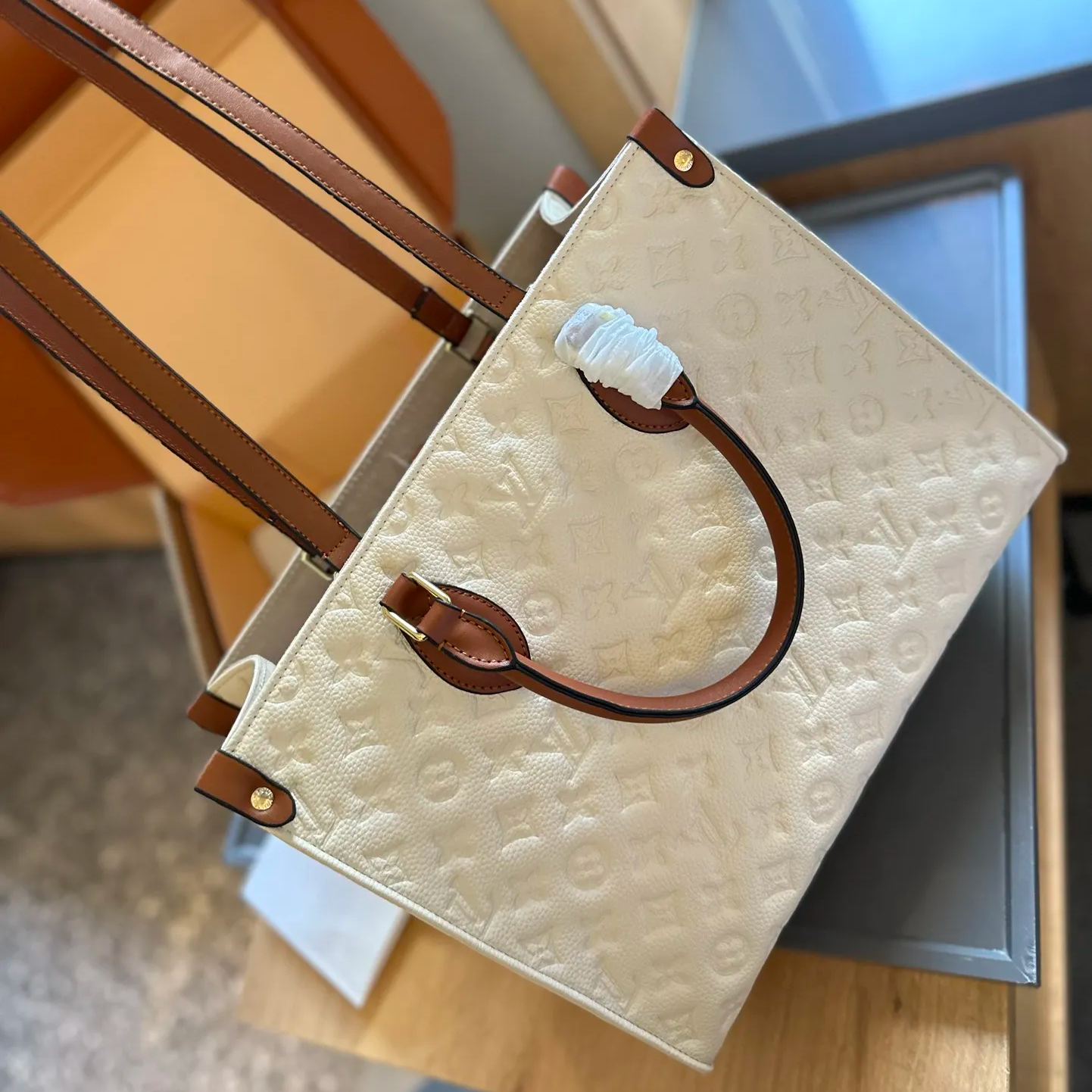 ★LOUIS VUITTON★このミディアム OnTheGo ハンドバッグ - 画像 (6)