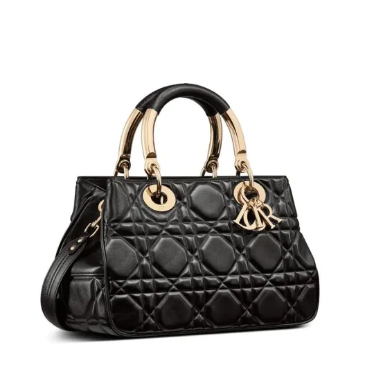 【DIOR】📣春夏の新作「DIOR-Lady 95.22」がリリース。😍高揚感をくれるバッグ、使い勝手も抜群!心ときめく新鮮さと、時代を超えて愛される普遍性。 - 画像 (3)