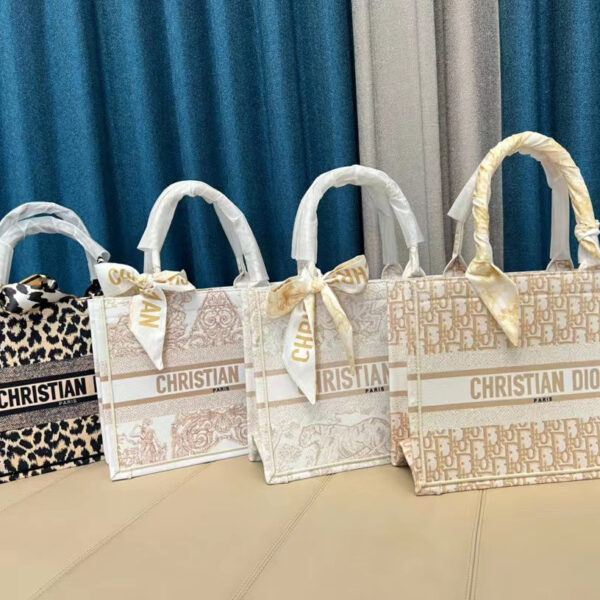 Dior#新作 プラチナ刺繍SS22 D BOOK TOTE バッグ【送料無料】