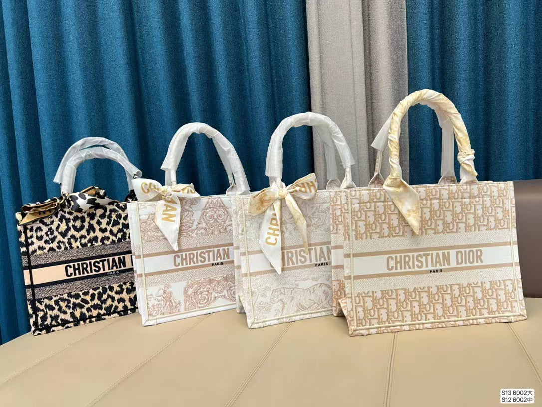 Dior#新作 プラチナ刺繍SS22 D BOOK TOTE バッグ【送料無料】