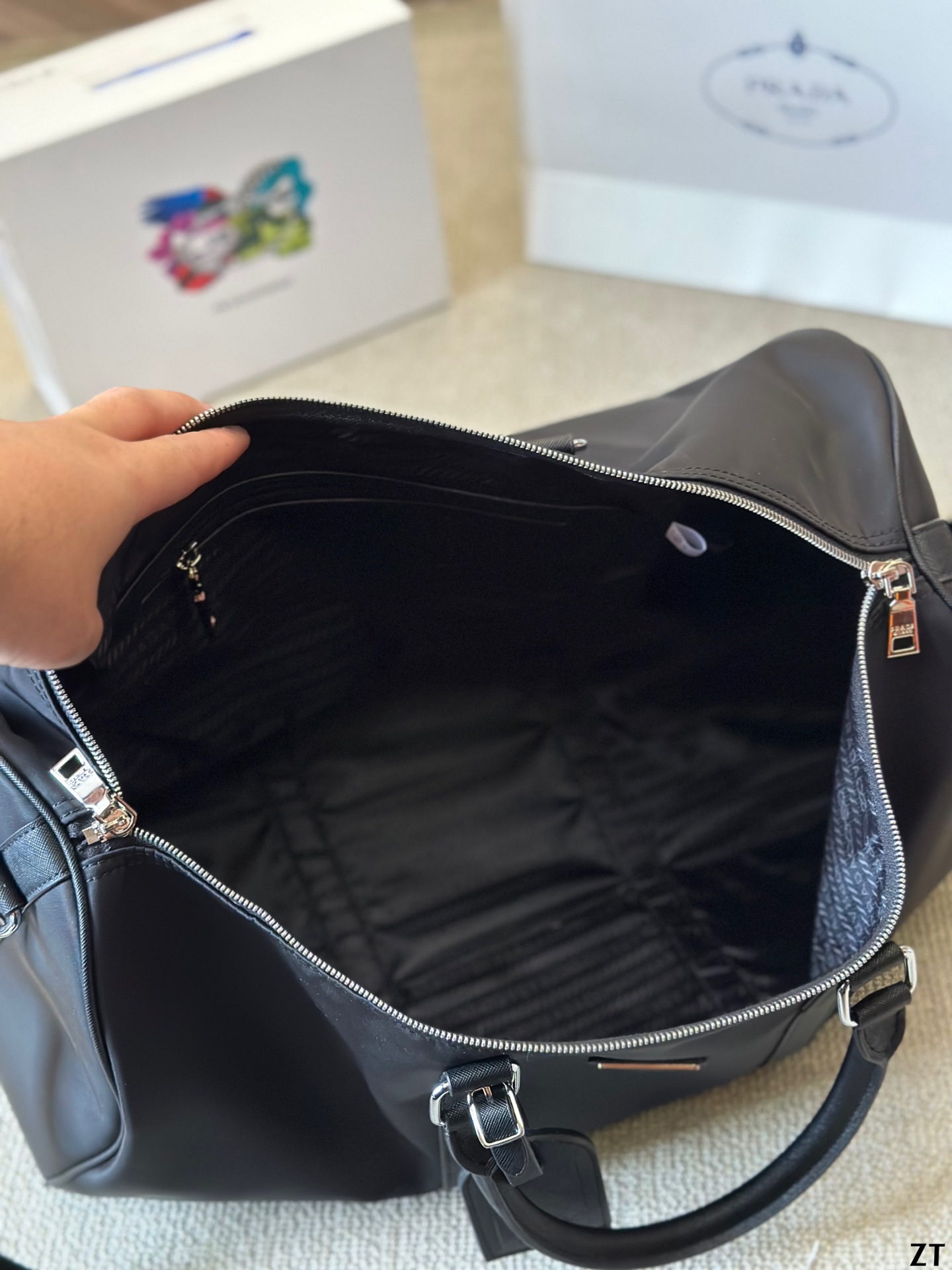 ★PRADA★プラダのトラベルバッグ初披露 - 画像 (10)