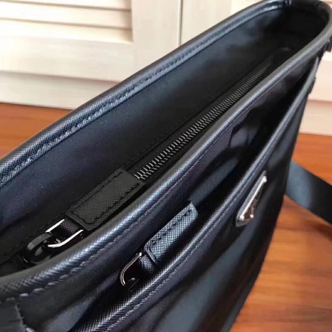 【PRADA 公式 旗艦店】プラダ 斜めがけバッグ 当日出荷 好評に付き再入荷!27*25.5*6CM - 画像 (4)