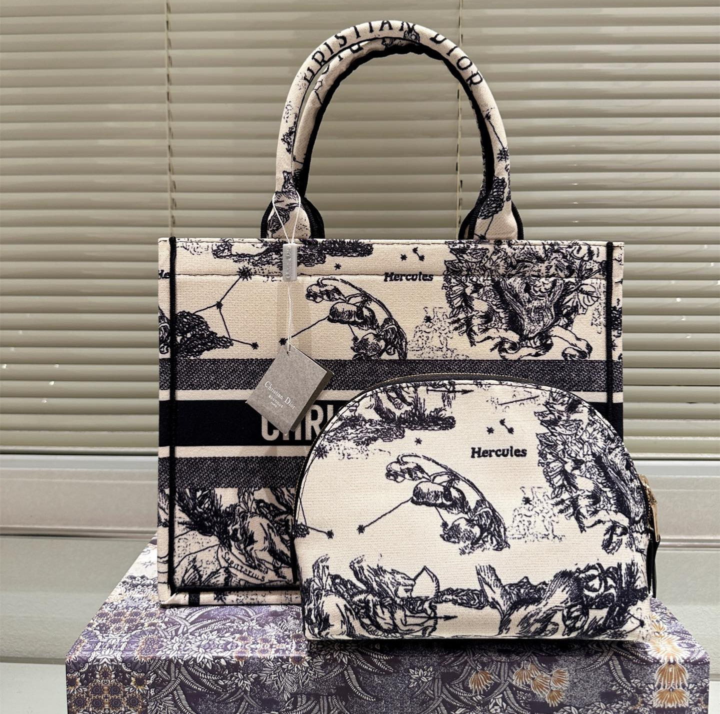Dior tote 刺繍 ハンドバッグ 小さなバッグが付属しています - 画像 (8)