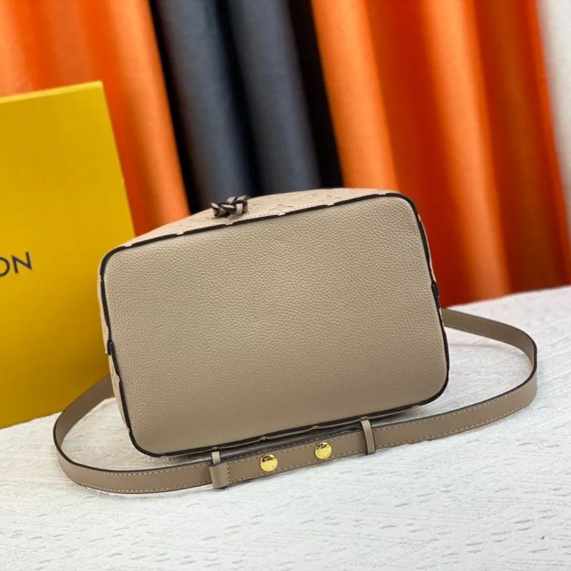 Louis Vuitton お洒落な【ネオノエバッグ MM】レザー 多用途 M45256 M45306 M44022 - 画像 (14)