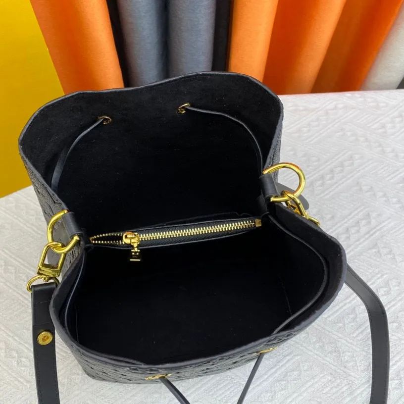 Louis Vuitton お洒落な【ネオノエバッグ MM】レザー 多用途 M45256 M45306 M44022 - 画像 (9)