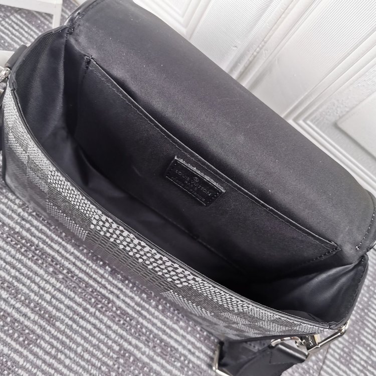 Louis Vuitton (ルイヴィトン) メッセンジャーバッグ 23.5x14x5cm - 画像 (9)