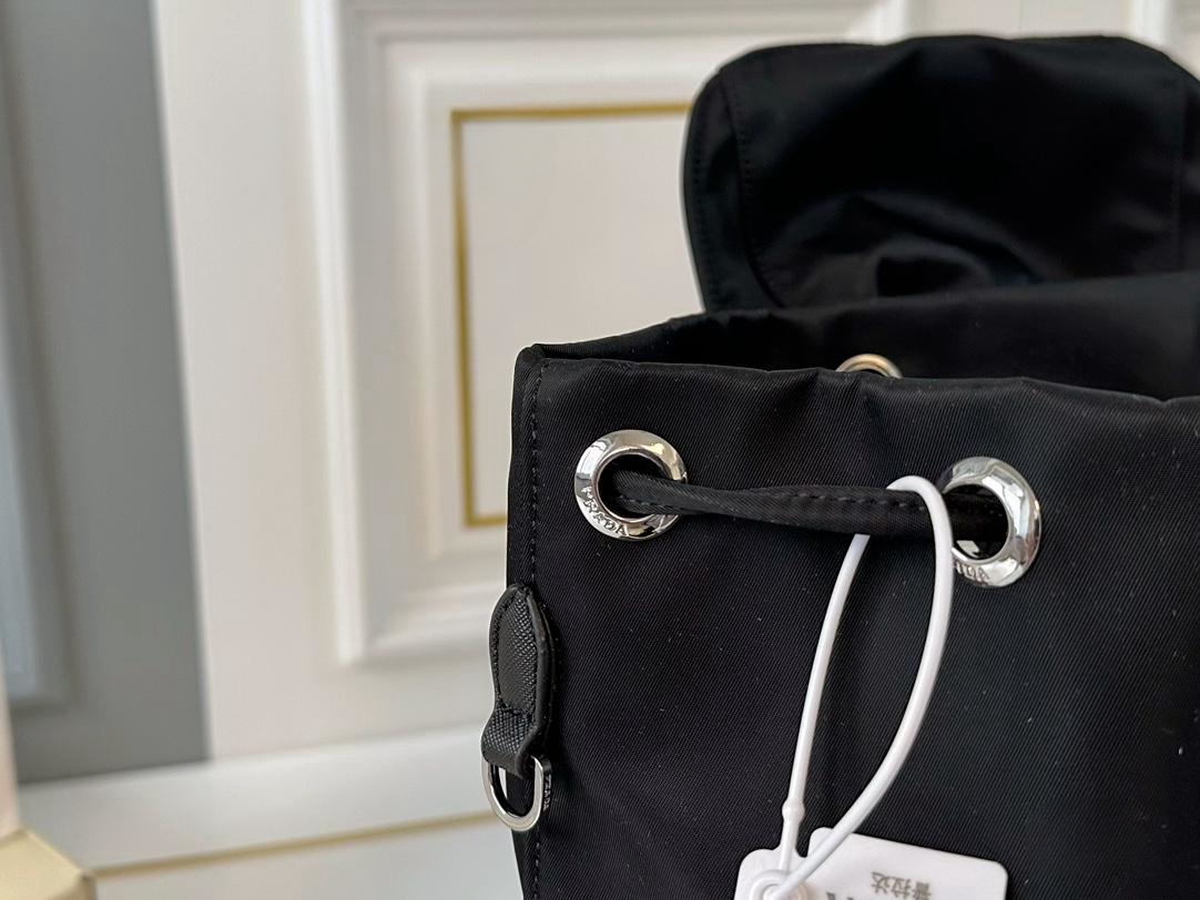 【PRADA 公式 旗艦店】プラダ リュックサック当日出荷 好評に付き再入荷!30*33CM 240719 - 画像 (5)