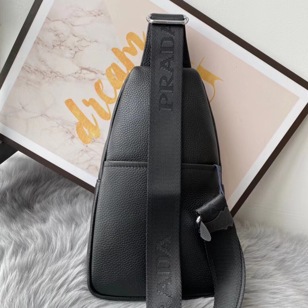 【PRADA 公式 旗艦店】プラダ 胸ポケット当日出荷 好評に付き再入荷!32*18*6CM - 画像 (2)