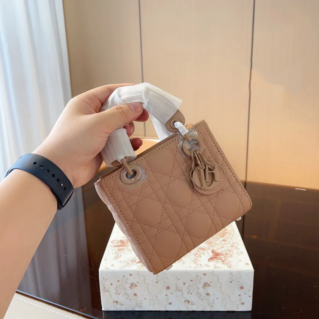 新作話題ディオール☆LADY DIOR マイクロバッグ 9色 - 画像 (10)