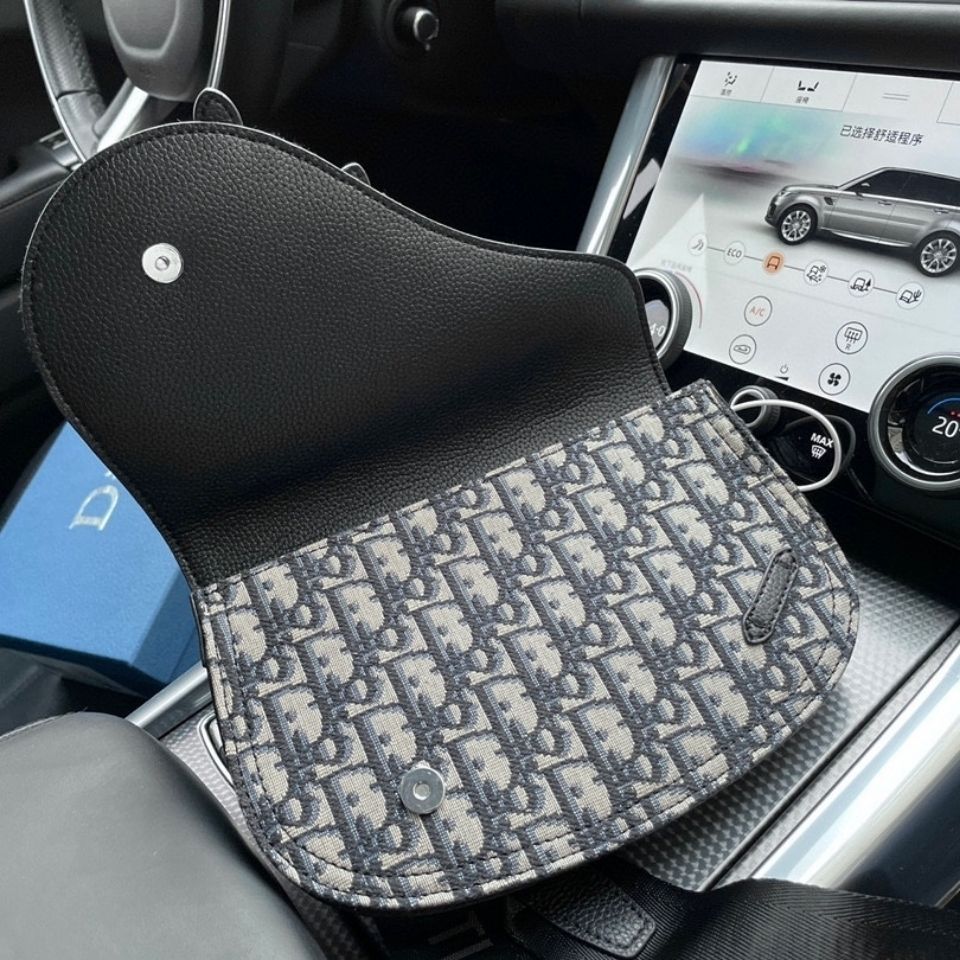 Dior SADDLE メッセンジャーバッグ - 画像 (5)