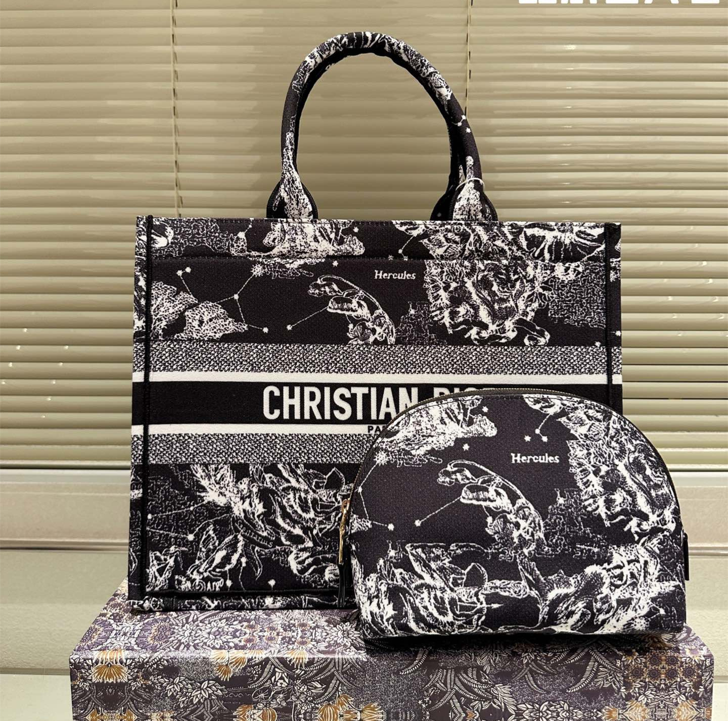 Dior tote 刺繍 ハンドバッグ 小さなバッグが付属しています - 画像 (5)