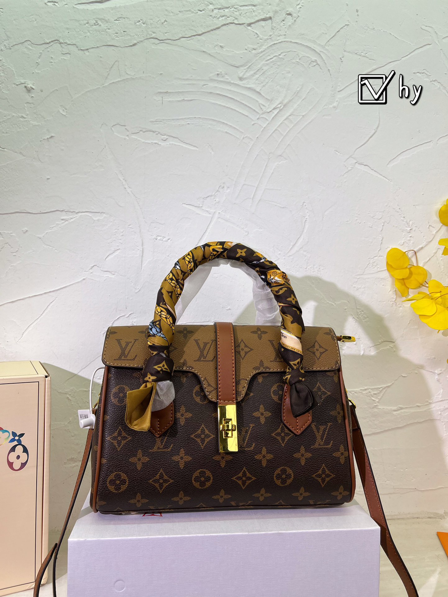 【L&V】クラシッククロスボディトート - 画像 (3)