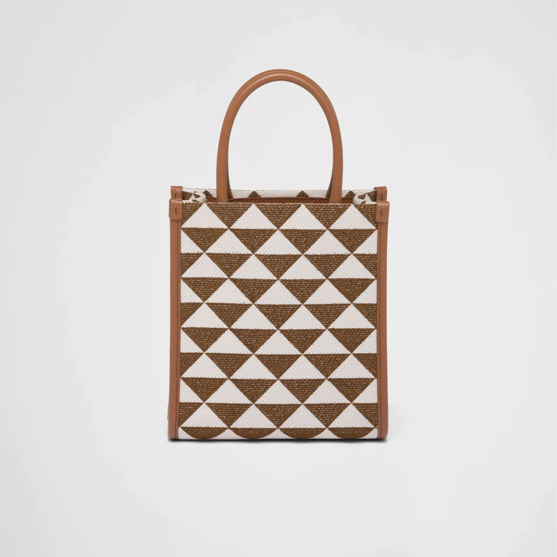 【PRADA】雑誌掲載!藤井夏恋さんが持っている大ヒットのプラダ新作バッグ「シンボル」! - 画像 (9)