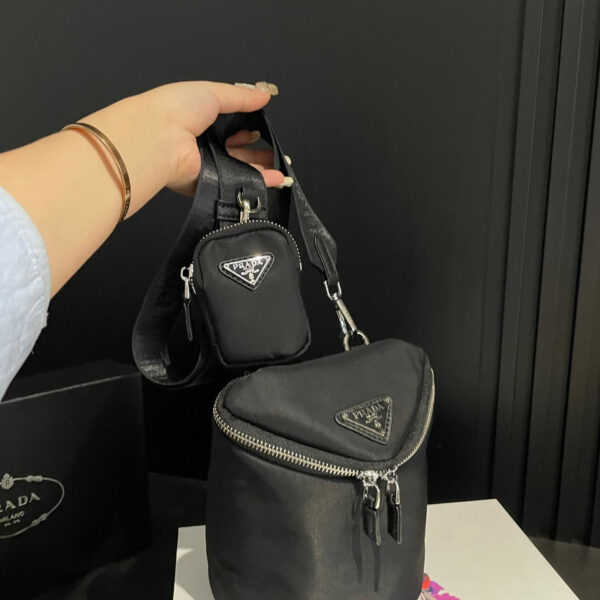 【PRADA 公式 旗艦店】プラダ 斜めがけバッグ 当日出荷 好評に付き再入荷！20*16CM 240719