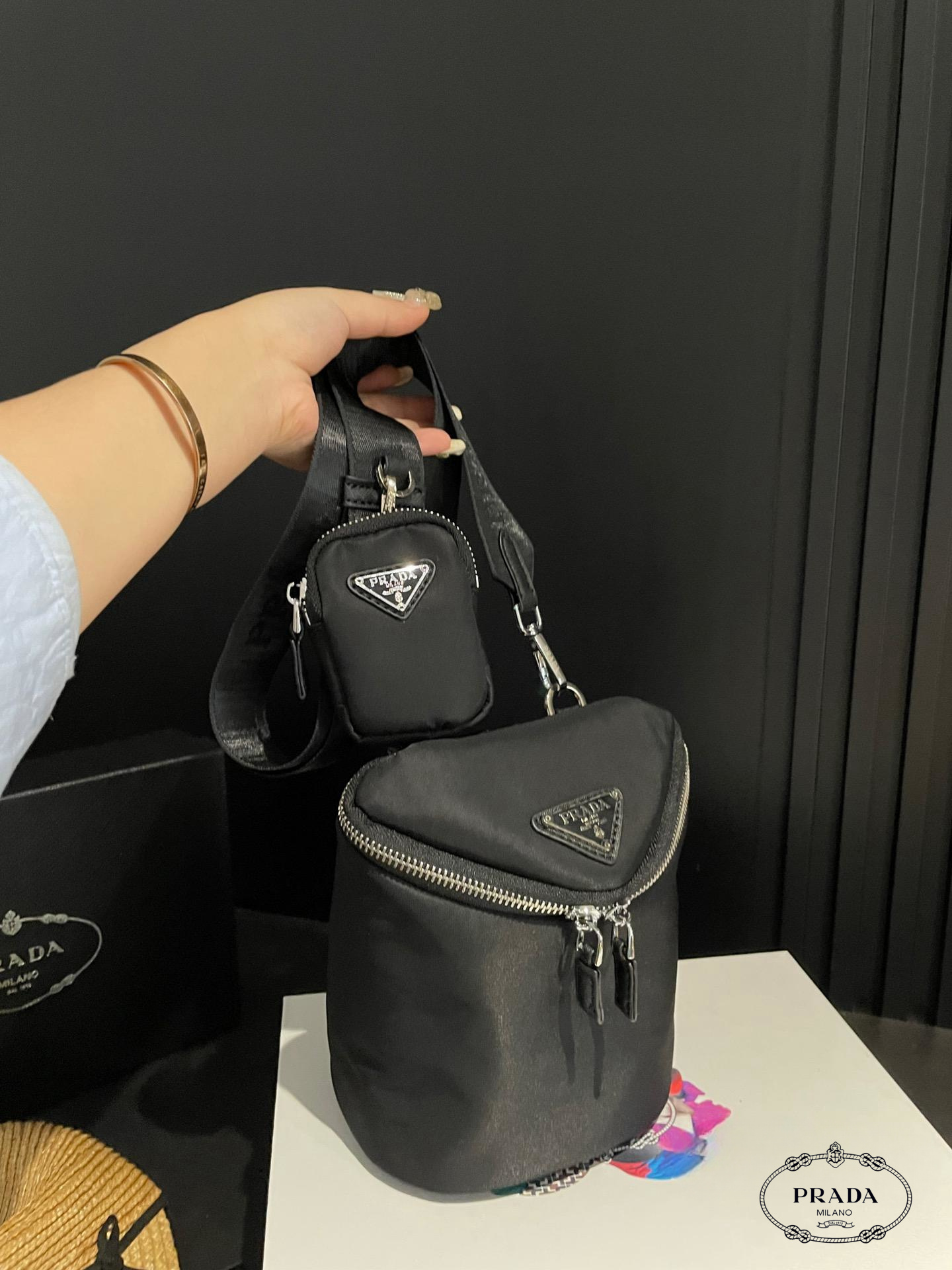 【PRADA 公式 旗艦店】プラダ 斜めがけバッグ 当日出荷 好評に付き再入荷!20*16CM 240719