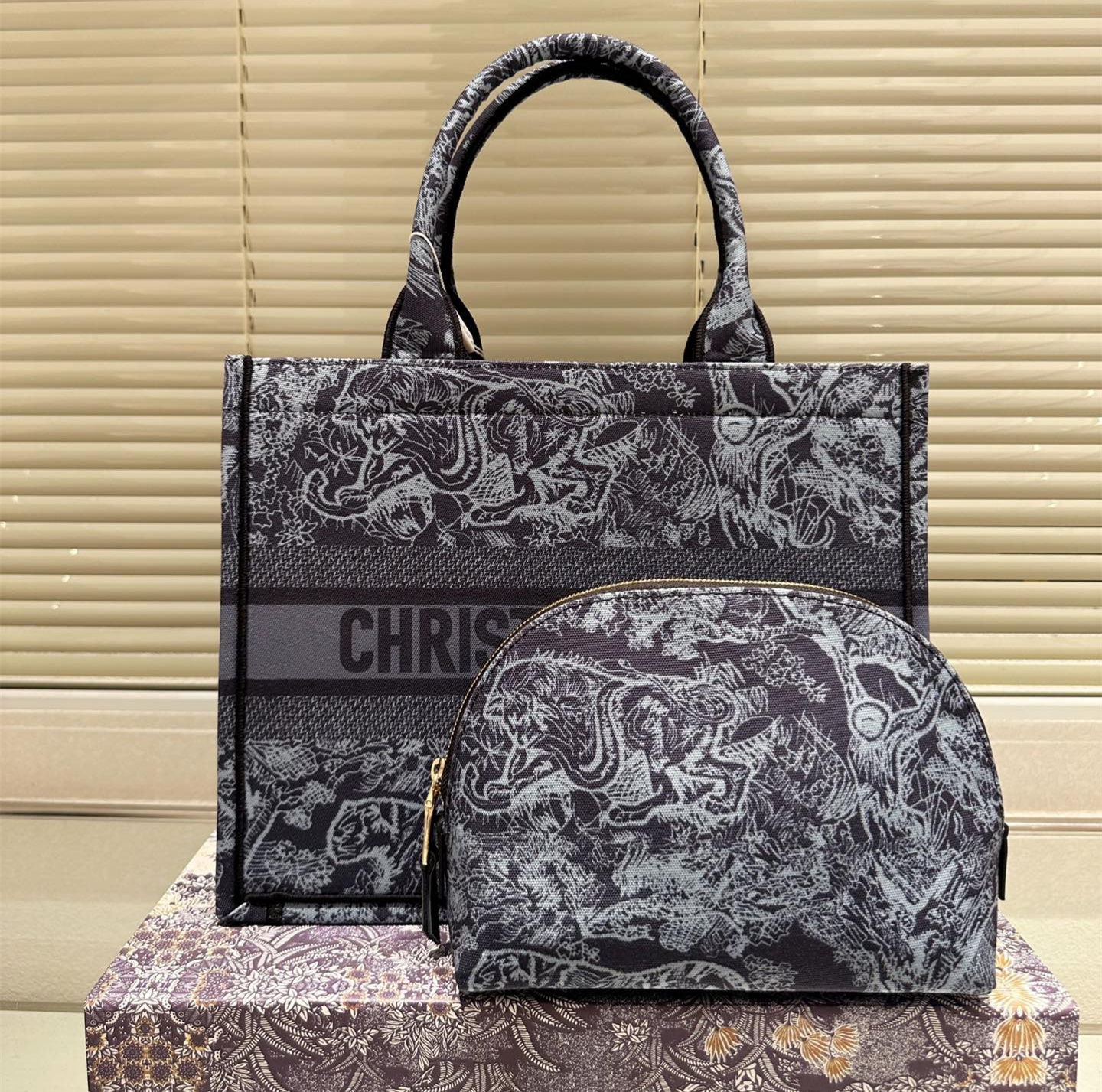 Dior tote 刺繍 ハンドバッグ 小さなバッグが付属しています - 画像 (10)