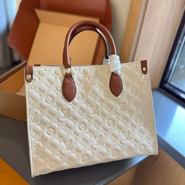 ★LOUIS VUITTON★このミディアム OnTheGo ハンドバッグ