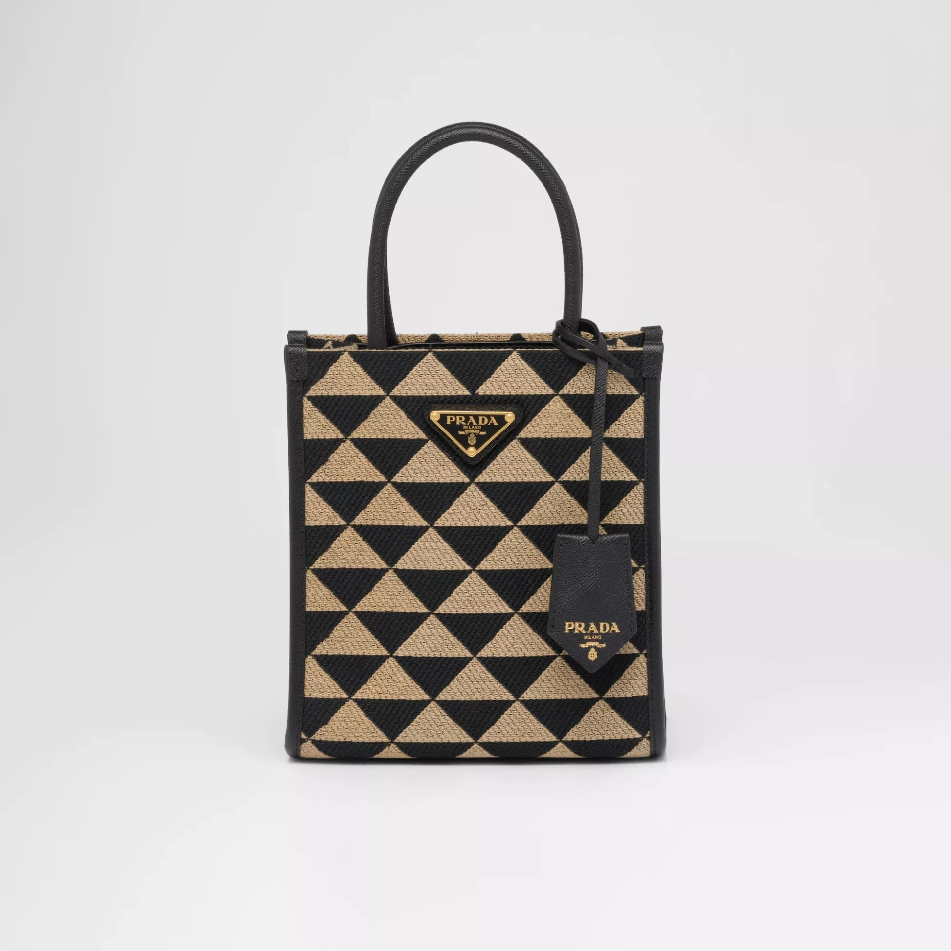 【PRADA】雑誌掲載!藤井夏恋さんが持っている大ヒットのプラダ新作バッグ「シンボル」! - 画像 (2)