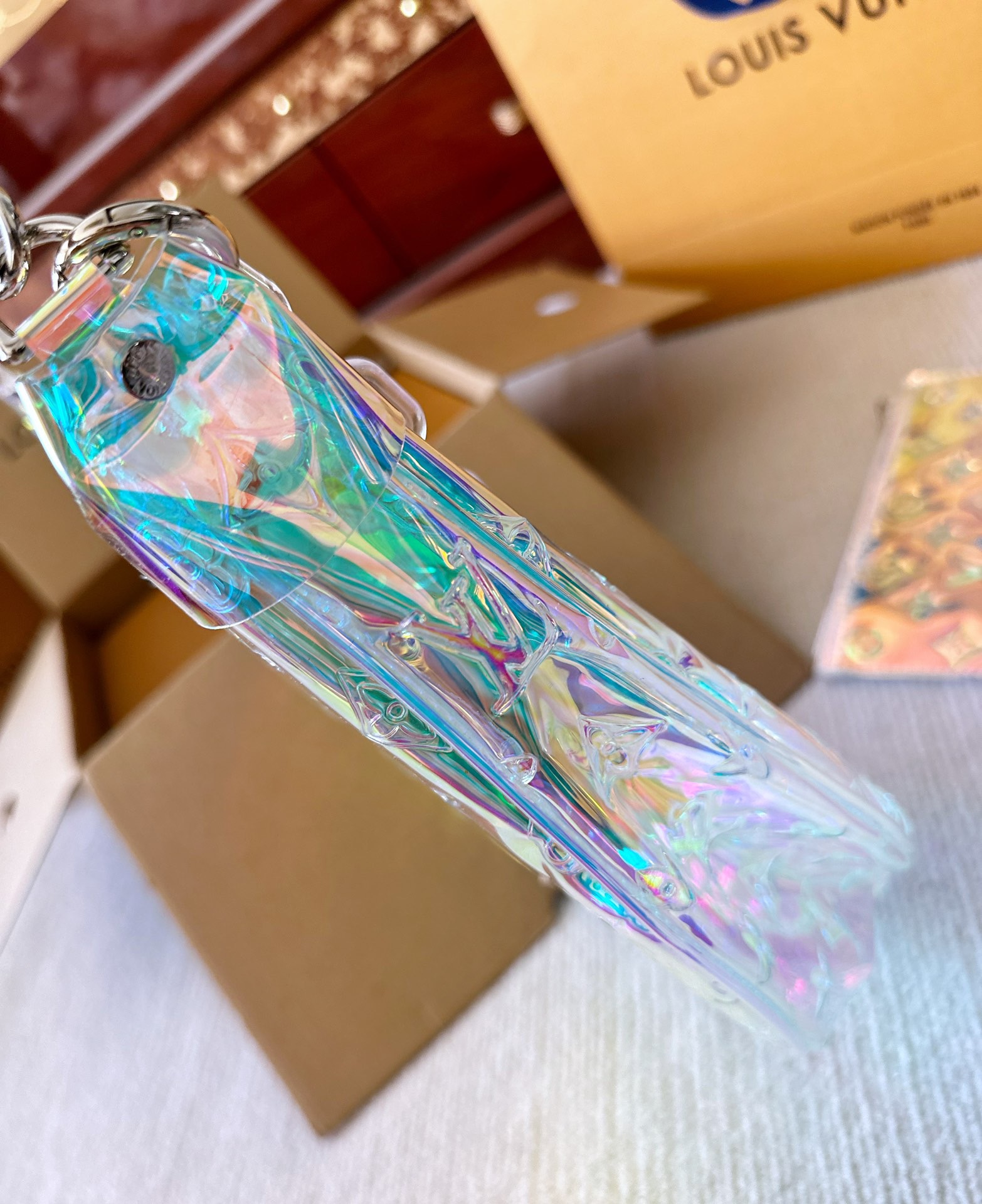 【LOUIS VUITTON】LOUIS VUITTON ゼリー感 メッセンジャーバッグ カラフルな反射素材 - 画像 (6)