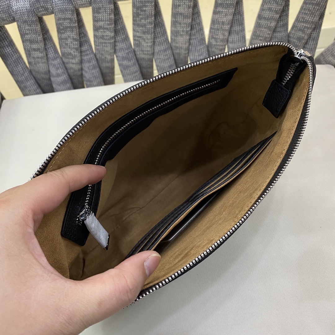 【PRADA 公式旗艦店】プラダ クラッチバッグ当日出荷 好評に付き再入荷!19*29*3CM - 画像 (4)