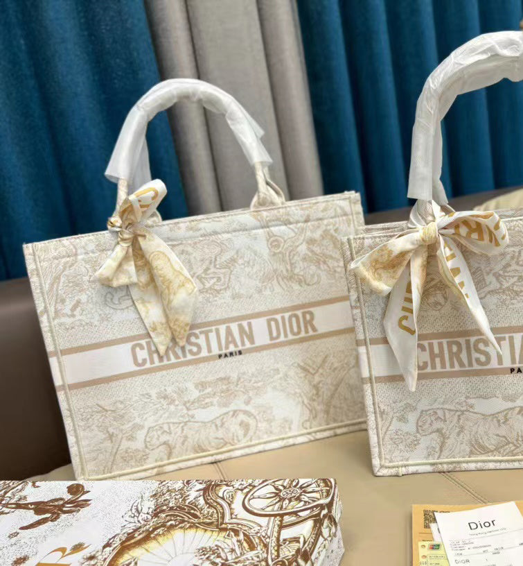 Dior#新作 プラチナ刺繍SS22 D BOOK TOTE バッグ【送料無料】 - 画像 (4)