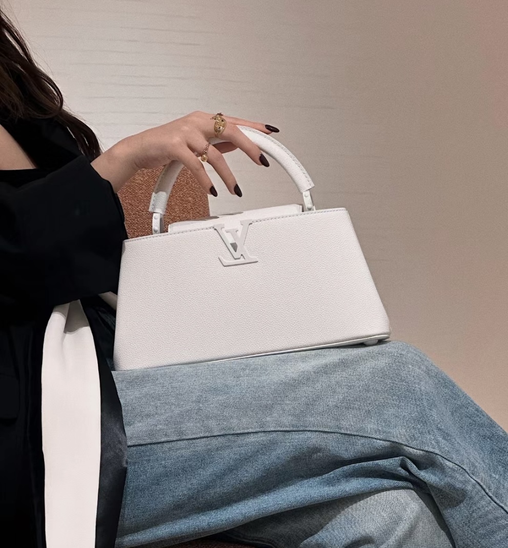 【スタイリッシュに♪】Louis Vuitton★カプシーヌ EW MM M23947 M23948 - 画像 (16)