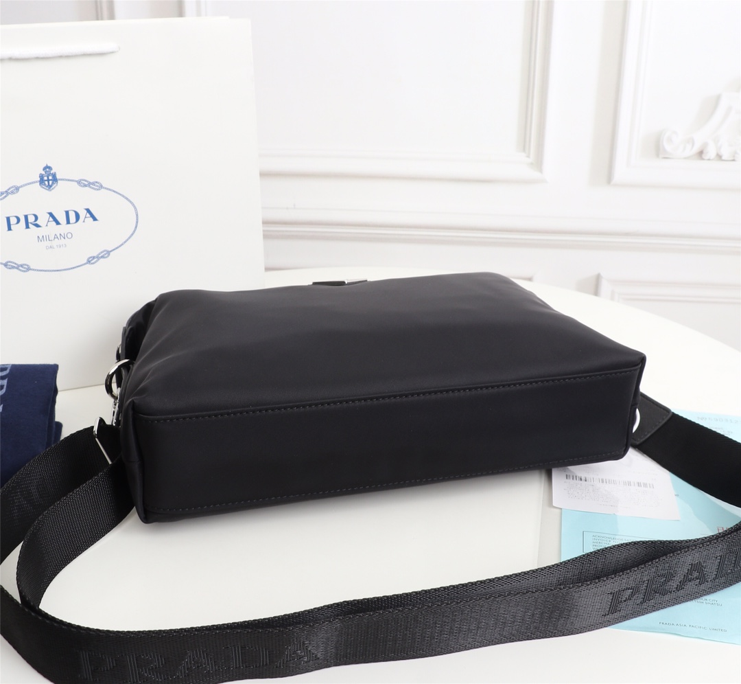 【PRADA 公式旗艦店】プラダ ショルダーバッグ 当日出荷 好評に付き再入荷!31*21*7CM - 画像 (4)