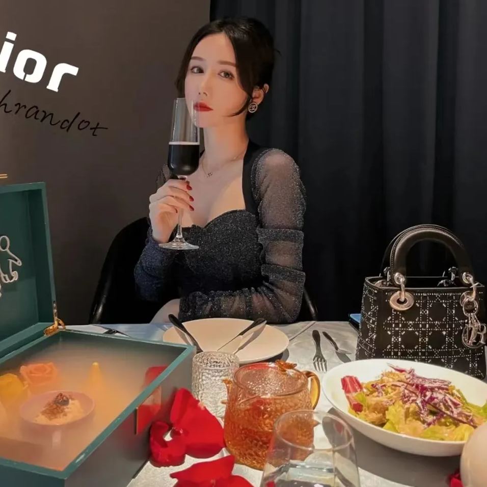 大人気♪ギフトDiorディオール定番の妃サテンバッグ - 画像 (2)