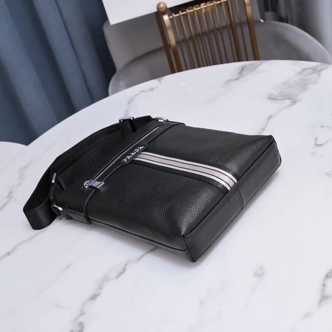 【 PRADA 公式旗艦店】プラダ ショルダーバッグ 当日出荷 好評に付き再入荷!23*27*5CM - 画像 (9)