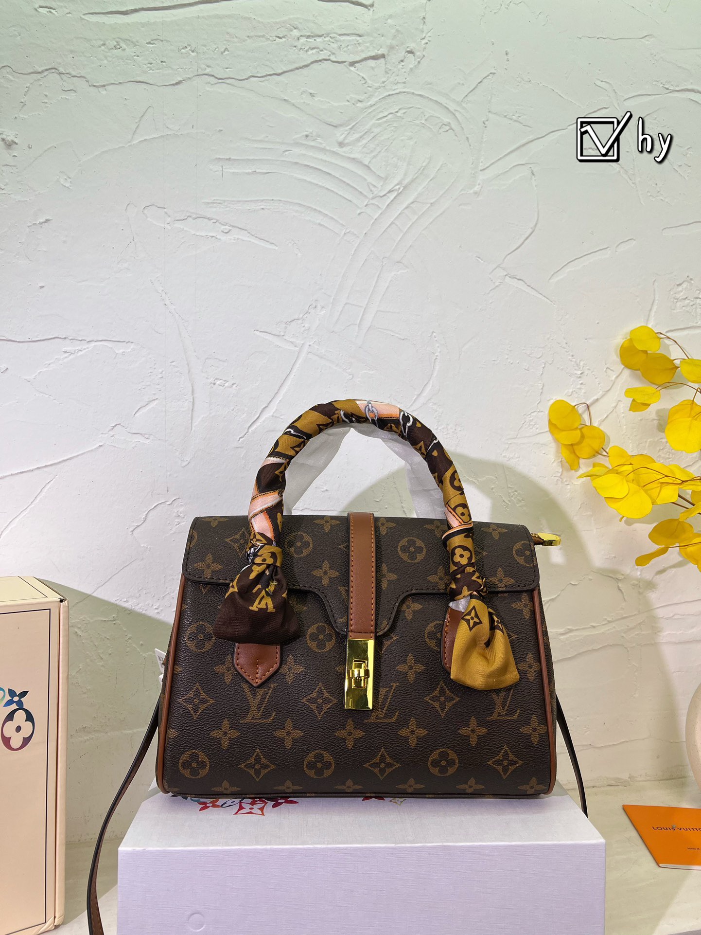 【L&V】クラシッククロスボディトート - 画像 (2)