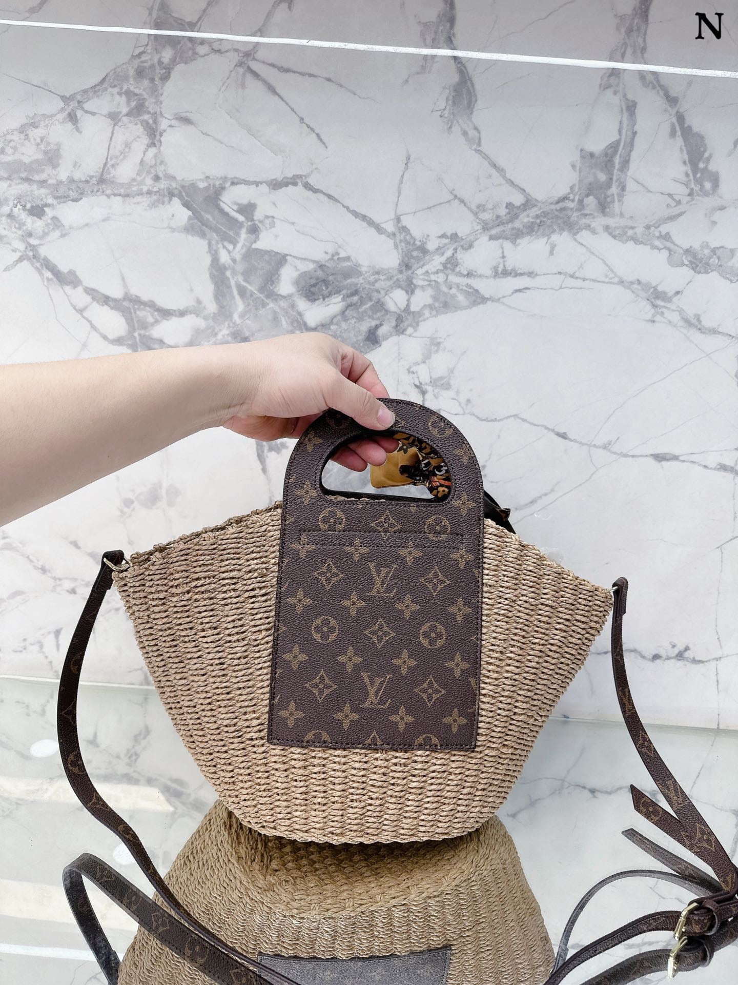 👜L&V わら織りバッグ 革と藁の組み合わせ ハンドバッグ ビーチバッグ - 画像 (7)