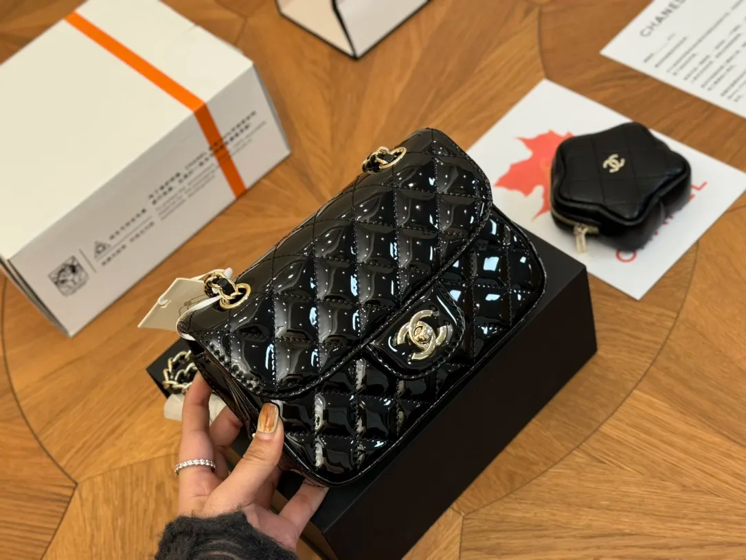 2024 CRUISE CHANEL ミニフラップバッグ&スターコインケース付 - 画像 (16)