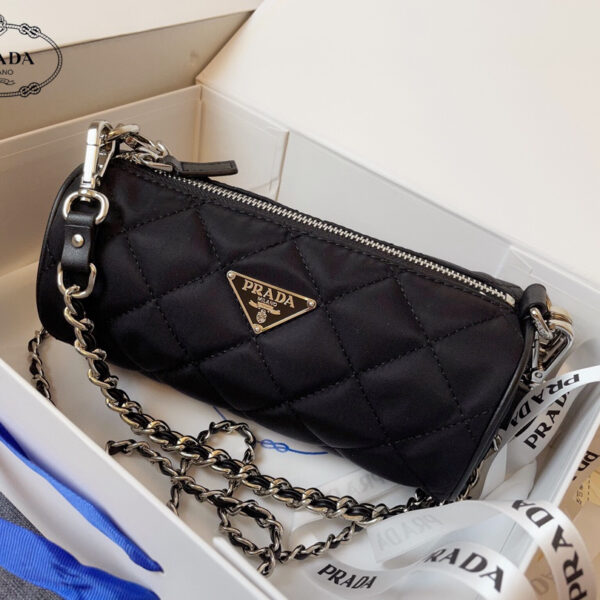 【PRADA 公式旗艦店】プラダ 斜めがけバッグ 当日出荷 好評に付き再入荷！21*11CM