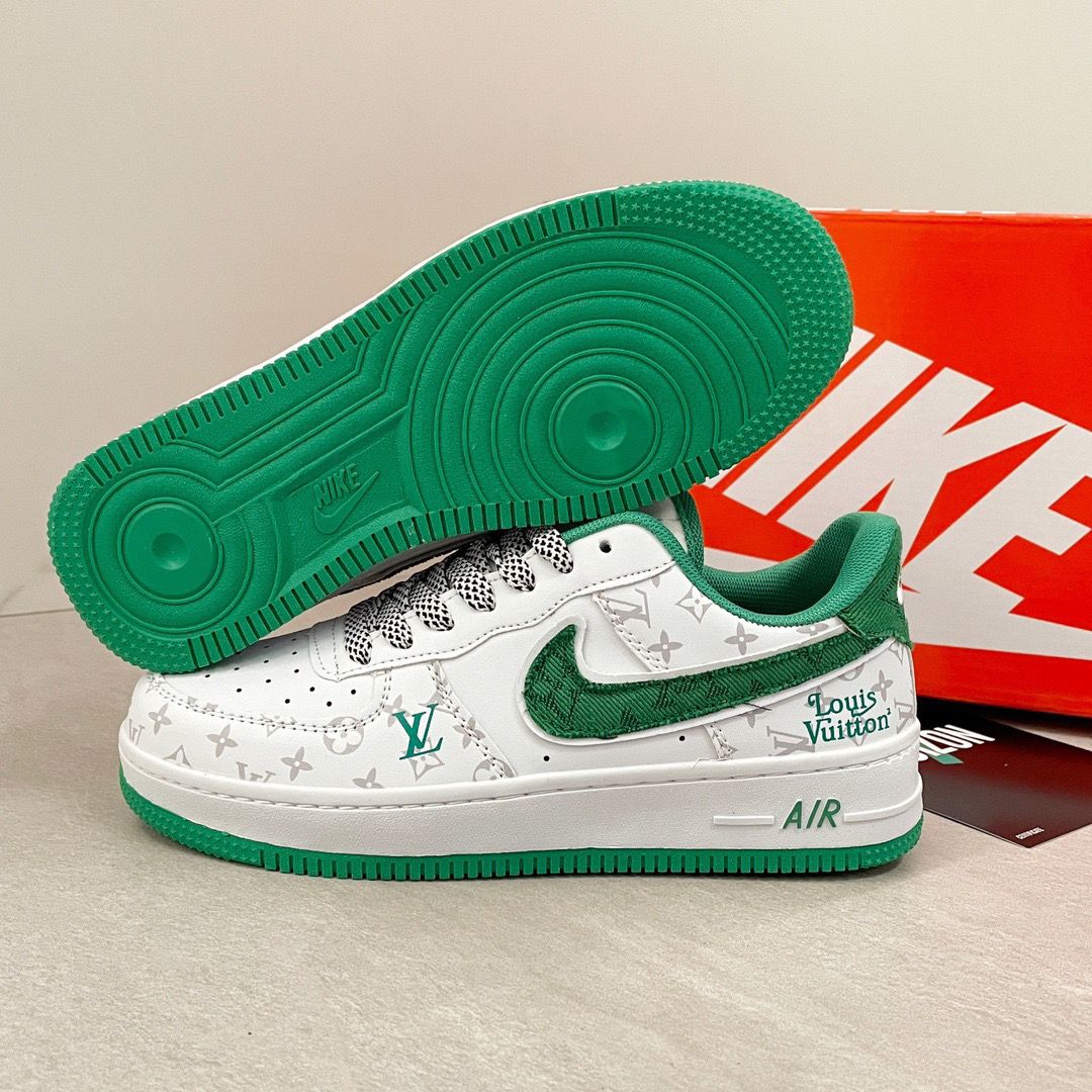 【正規品保証、公式と同じデザイン】NIKE 新作限定販売♪最新 gucci&The North Face SB LOW【海外ブランド直営店】