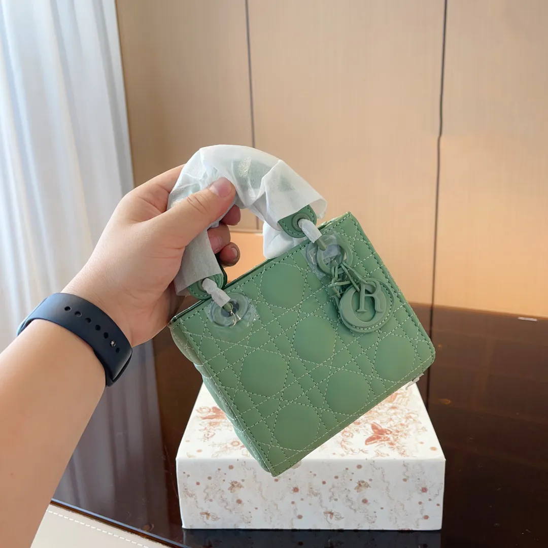 新作話題ディオール☆LADY DIOR マイクロバッグ 9色 - 画像 (7)