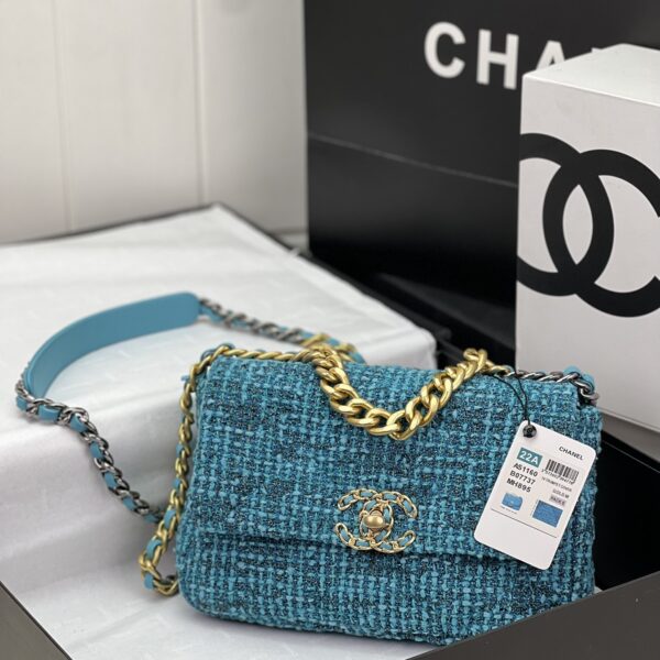 CHANEL 19 HANDBAG AS1161