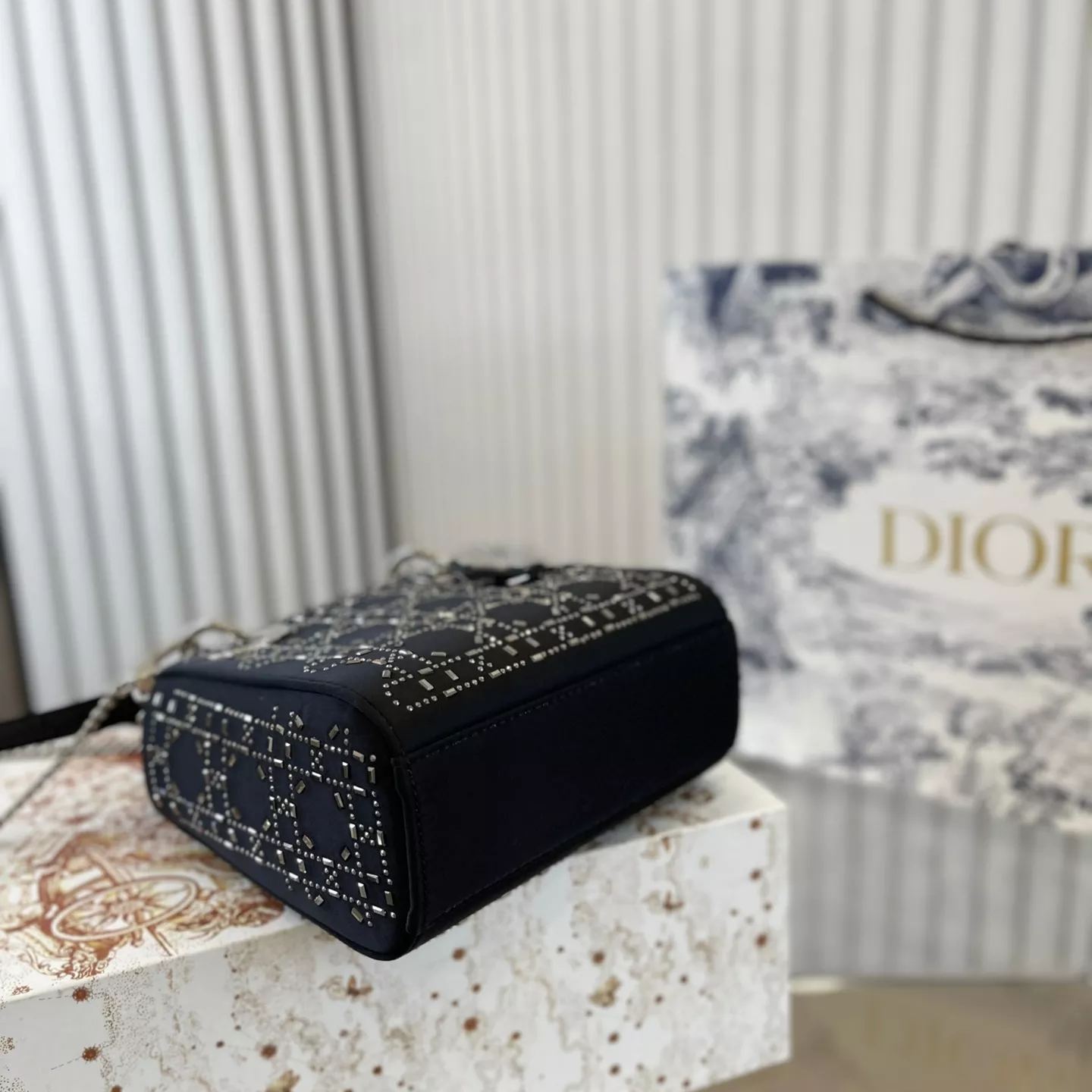 大人気♪ギフトDiorディオール定番の妃サテンバッグ - 画像 (7)