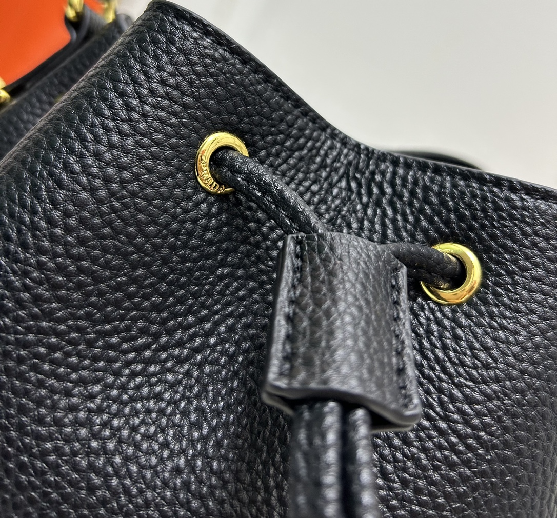 【PRADA 公式旗艦店】プラダ ハンドバッグ 当日出荷 好評に付き再入荷!21*25*15CM - 画像 (3)