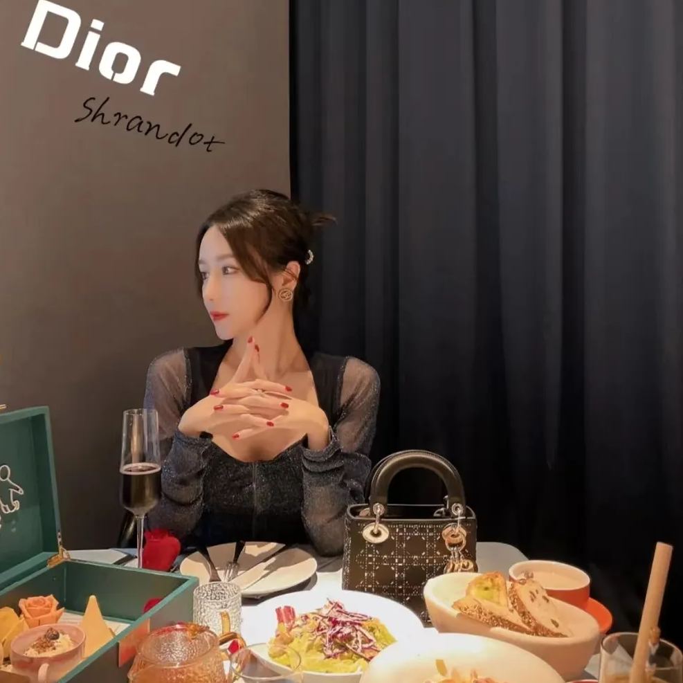 大人気♪ギフトDiorディオール定番の妃サテンバッグ - 画像 (3)