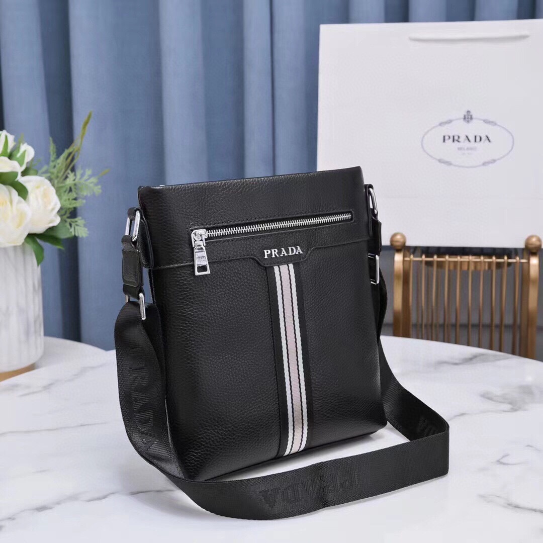 【 PRADA 公式旗艦店】プラダ ショルダーバッグ 当日出荷 好評に付き再入荷!23*27*5CM - 画像 (4)