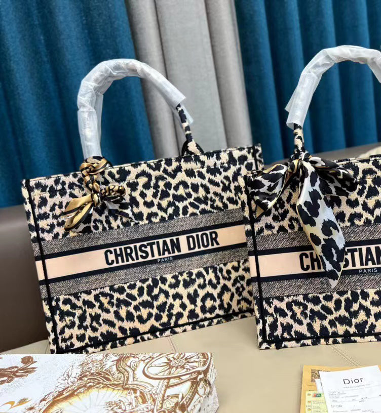 Dior#新作 プラチナ刺繍SS22 D BOOK TOTE バッグ【送料無料】 - 画像 (6)