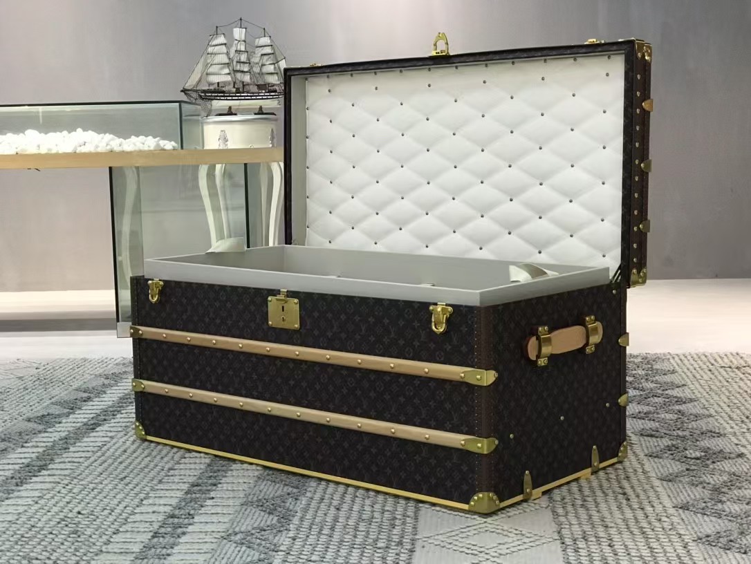 LV hard case coffee table - 画像 (2)