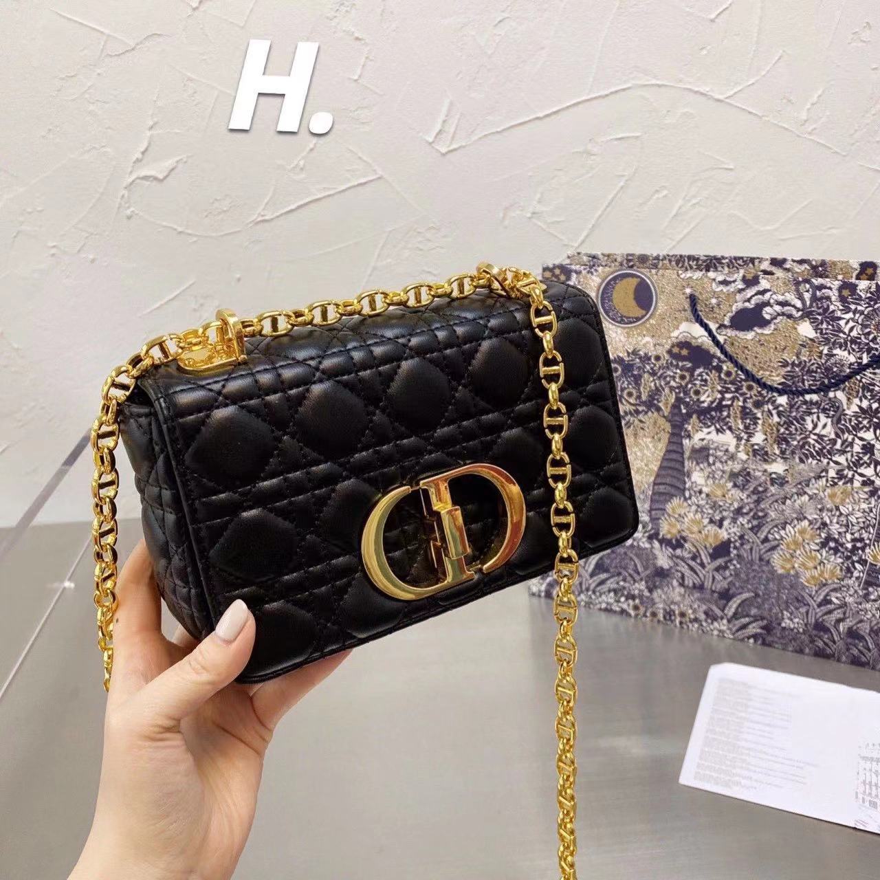 新作 DIOR CARO スモールバッグ カナージュ ソフトカーフスキン - 画像 (2)